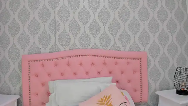 martina rivera  online show from October 12, 2025, 12:39 pm