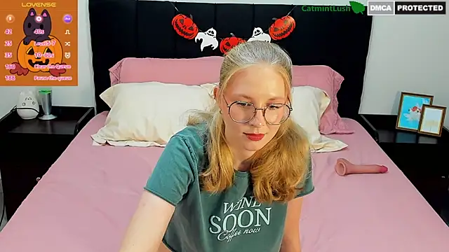 CatmintLush online show from October 19, 2025, 11:51 pm