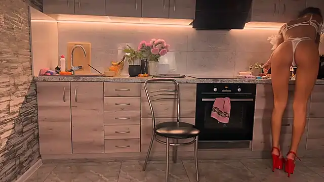 Snapshot of ___art chatting on September 19, 2025, 5:28 pm art online show from September 19, 2025, 5:28 pm