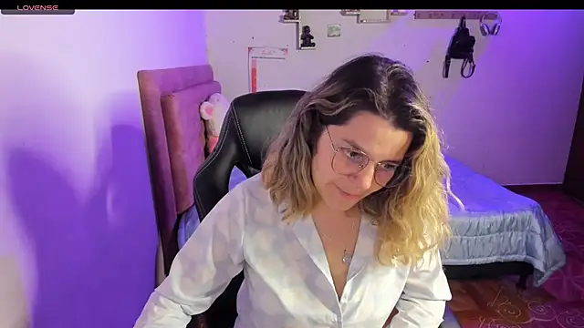 Sabrina Hall  online show from September 9, 2025, 2:32 am