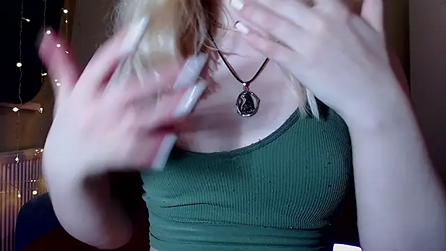 Snapshot of ErikysM chatting on January 22, 2025, 11:12 am ErikysM online show from January 22, 2025, 11:12 am