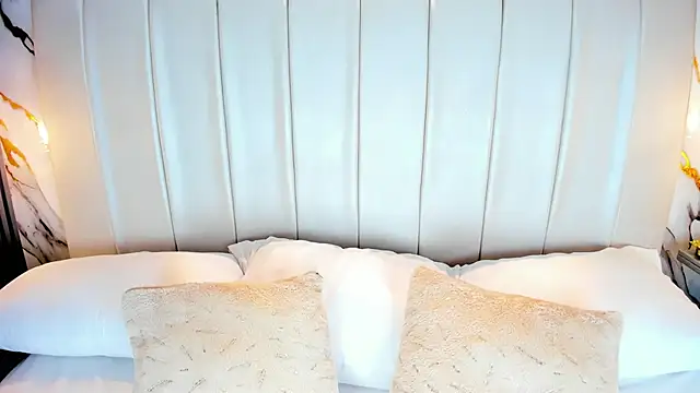 AvyMilton online show from October 10, 2025, 11:44 am