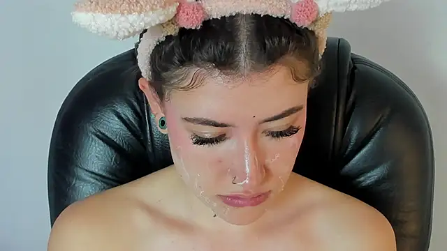 melody suarez online show from March 17, 2025, 2:19 am