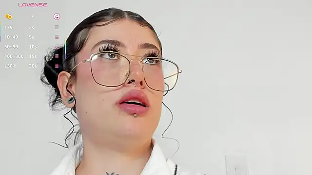 melody suarez online show from March 9, 2025, 2:07 am