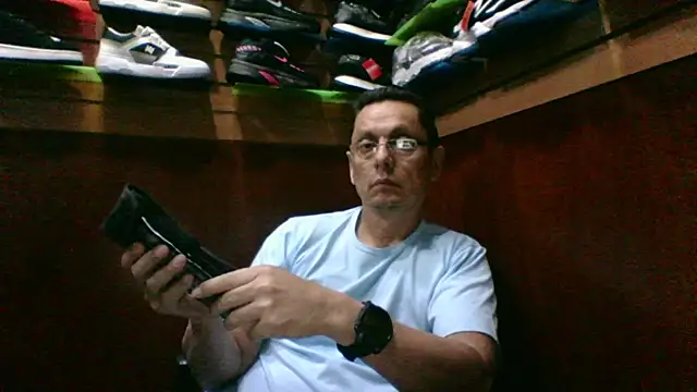 Snapshot of MarcusKelvin chatting on October 22, 2025, 3:33 pm MarcusKelvin online show from October 22, 2025, 3:33 pm