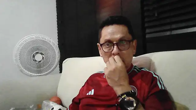 Snapshot of MarcusKelvin chatting on October 9, 2025, 1:06 am MarcusKelvin online show from October 9, 2025, 1:06 am