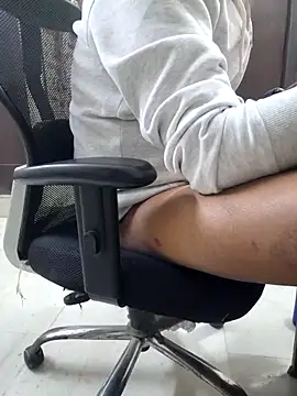 Snapshot of divyansh_hyderabadi chatting on December 15, 2025, 5:08 pm divyansh hyderabadi online show from December 15, 2025, 5:08 pm