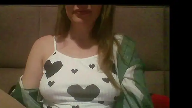 Sladkiegubki online show from October 31, 2025, 10:05 pm