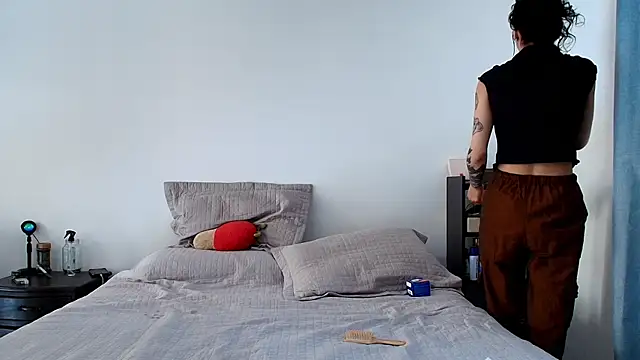 anika lowen02 online show from March 18, 2025, 2:28 pm