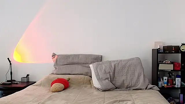 anika lowen02 online show from February 12, 2025, 3:49 pm