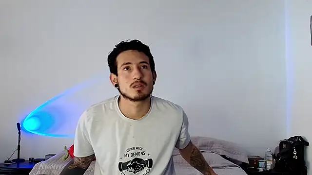 anika lowen02 online show from January 24, 2025, 3:24 pm