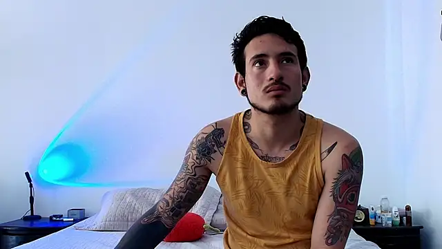 anika lowen02 online show from January 15, 2025, 4:00 pm