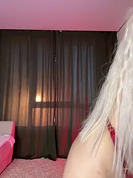 LoveLuna  online show from May 31, 2026, 5:40 pm