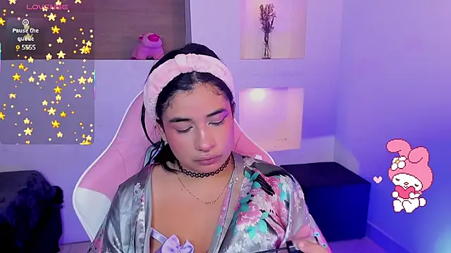 BonnieTaylor0 online show from March 11, 2025, 3:36 am