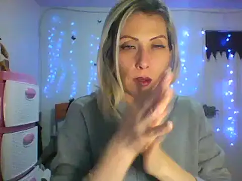 Snapshot of alixia81 chatting on February 20, 2025, 11:32 pm alixia81 online show from February 20, 2025, 11:32 pm