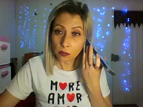 Snapshot of alixia81 chatting on March 4, 2025, 2:27 am alixia81 online show from March 4, 2025, 2:27 am