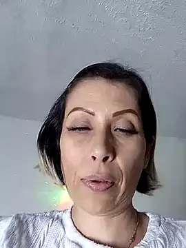 Snapshot of alixia81 chatting on October 3, 2025, 11:28 pm alixia81 online show from October 3, 2025, 11:28 pm