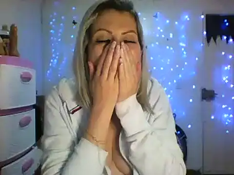 Snapshot of alixia81 chatting on February 22, 2025, 2:28 am alixia81 online show from February 22, 2025, 2:28 am