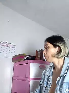 Snapshot of alixia81 chatting on September 26, 2025, 11:22 pm alixia81 online show from September 26, 2025, 11:22 pm