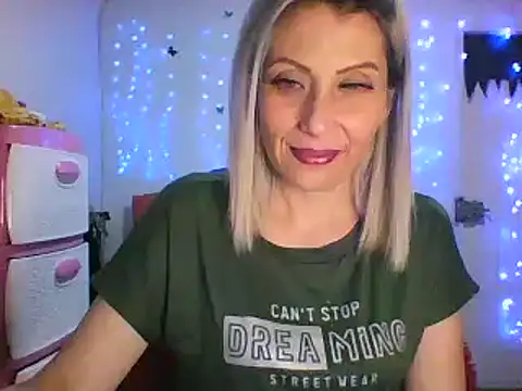 Snapshot of alixia81 chatting on March 1, 2025, 2:15 am alixia81 online show from March 1, 2025, 2:15 am