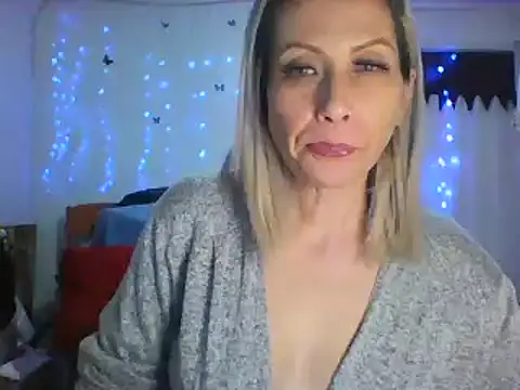 Snapshot of alixia81 chatting on March 22, 2025, 1:32 am alixia81 online show from March 22, 2025, 1:32 am