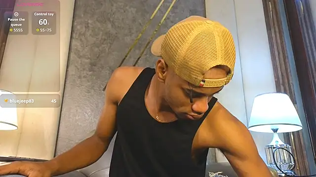 AaronCruz  online show from September 18, 2025, 1:58 pm