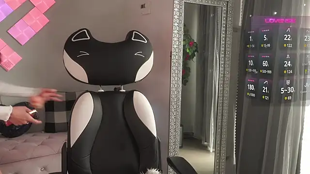 Mysticxkitty online show from February 9, 2025, 4:40 pm