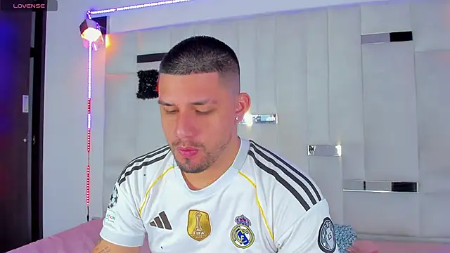 Jacoob19  online show from October 22, 2025, 1:32 pm