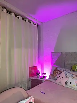 Snapshot of LucyEvans_ chatting on October 23, 2025, 4:00 am LucyEvans online show from October 23, 2025, 4:00 am