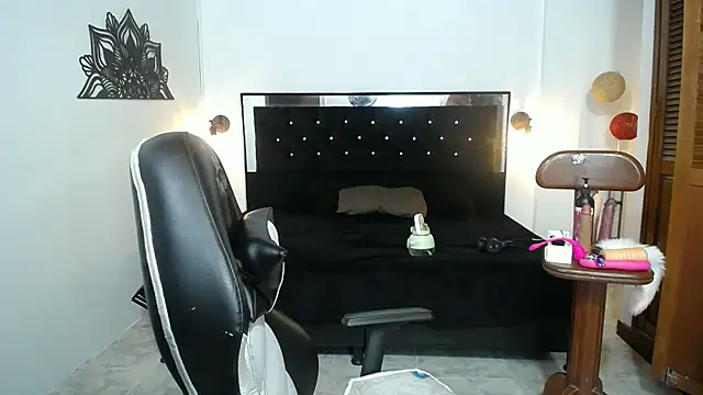 candy hairy online show from March 20, 2025, 2:29 am