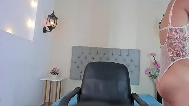 hellen kat online show from February 21, 2025, 8:38 pm