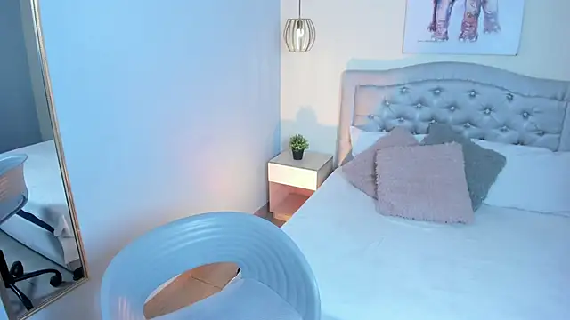 escarleth   online show from November 26, 2025, 1:00 pm