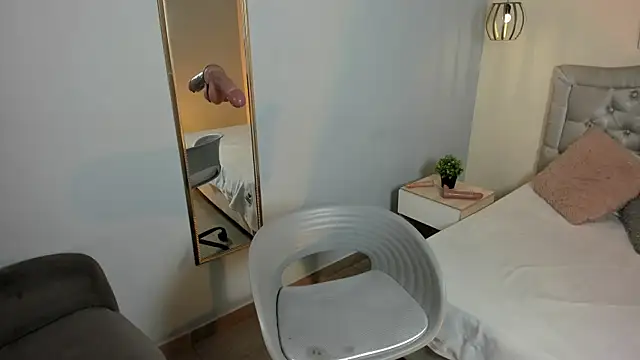 escarleth   online show from October 15, 2025, 2:03 pm