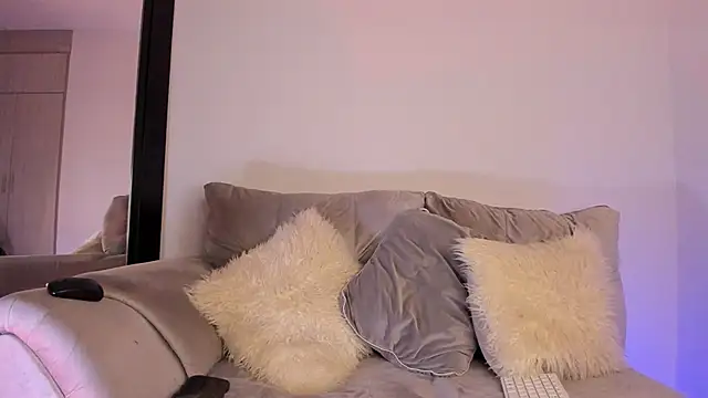 alanajonhsonm online show from September 18, 2025, 6:38 am