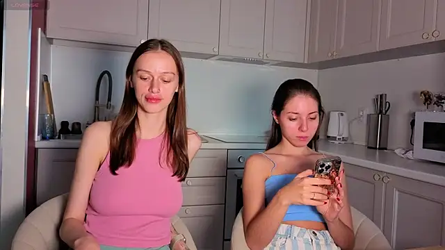 fcjuicy pussy online show from October 9, 2025, 12:28 pm