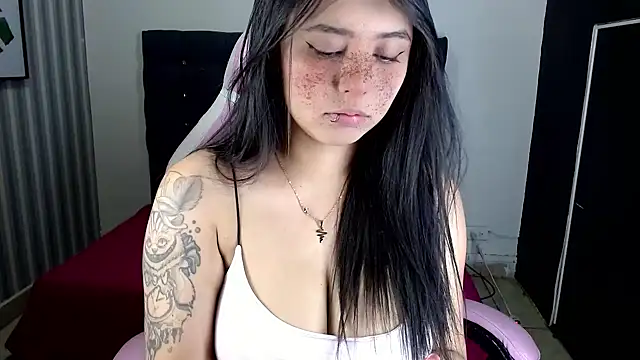 sarah moon2 online show from January 30, 2025, 4:13 pm