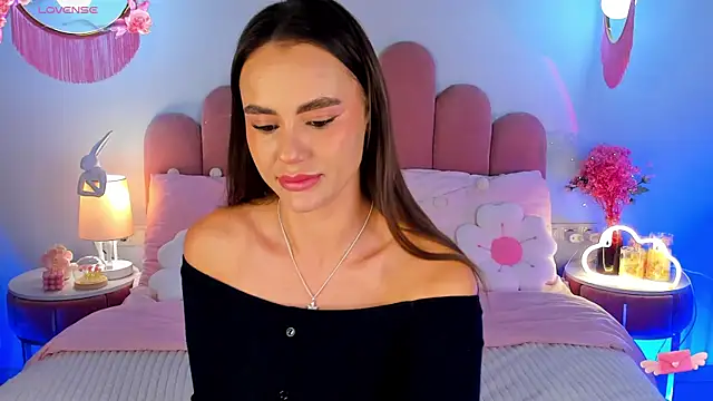 CalyMoon online show from September 14, 2025, 7:14 pm