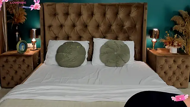 CalyMoon online show from October 2, 2025, 12:08 pm