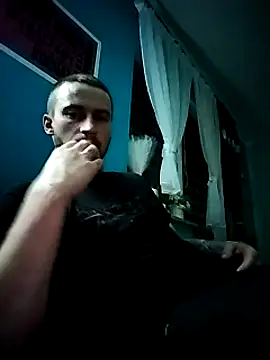 wariacik0024 online show from March 12, 2025, 10:28 pm