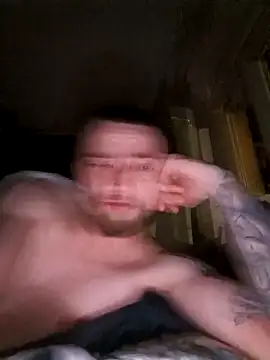 wariacik0024 online show from April 4, 2026, 3:02 am