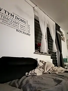 wariacik0024 online show from October 4, 2025, 10:44 pm