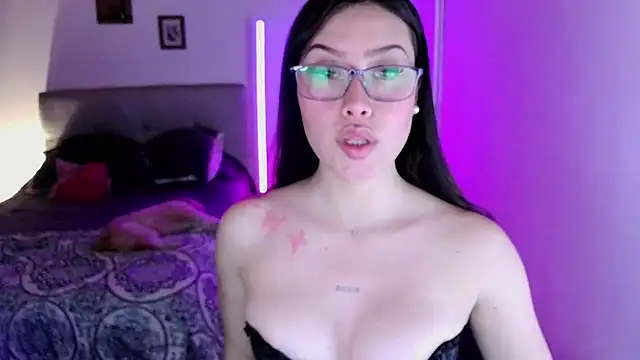 Emilyswan04 online show from October 7, 2025, 12:00 am