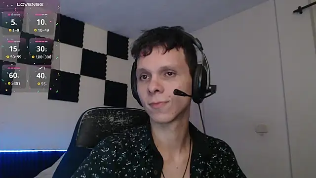 bryamado69 online show from November 23, 2025, 3:27 am