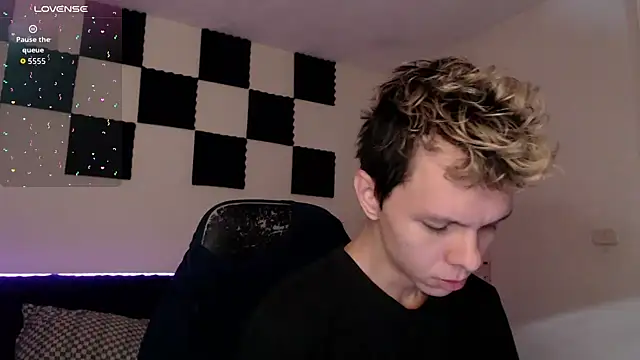 bryamado69 online show from September 28, 2025, 12:45 pm