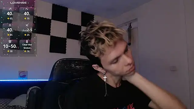 bryamado69 online show from September 18, 2025, 2:14 am