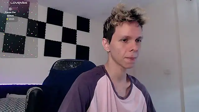 bryamado69 online show from September 25, 2025, 2:34 pm