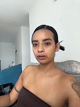 Snapshot of Laura_fernandezII chatting on May 14, 2026, 6:16 pm Laura fernandezII online show from May 14, 2026, 6:16 pm