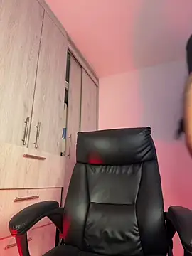 Laura fernandezII online show from November 8, 2025, 2:42 pm