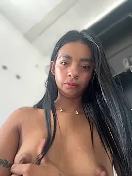 Laura fernandezII online show from October 19, 2025, 2:09 pm