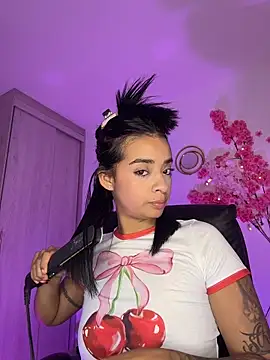 Snapshot of Laura_fernandezII chatting on May 16, 2026, 2:54 am Laura fernandezII online show from May 16, 2026, 2:54 am